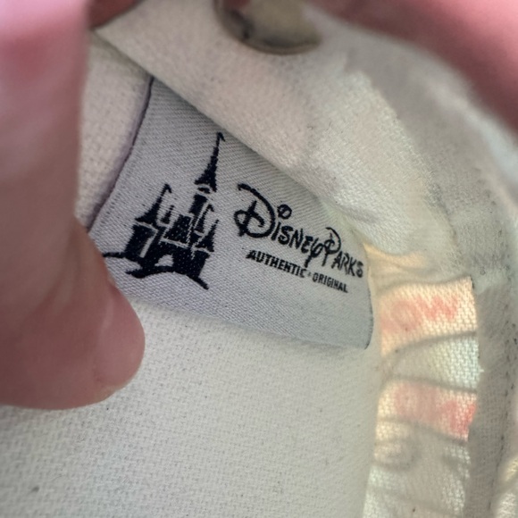 Rare Dooney & Bourke Disney Sketch Wristlet - Picture 8 of 9